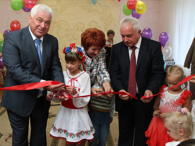 Анатолій Присяжнюк відкрив два дитячі садочки